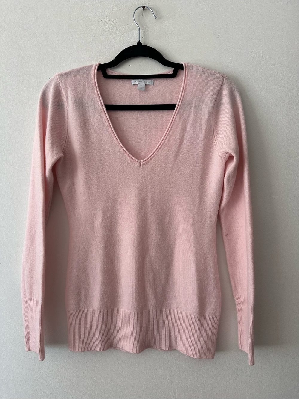 New York & Company V Neck Light Pink Sweater size XS